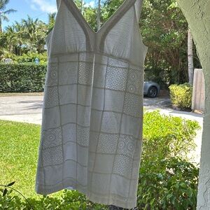 Elegant White Sleeveless Dress